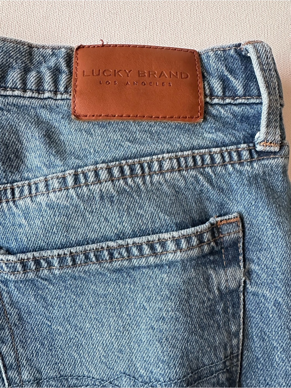 Lucky Brand Drew Mom Jean High Rise Ankle Fit Women's 8/29 Blue Distressed Denim - Picture 3 of 8